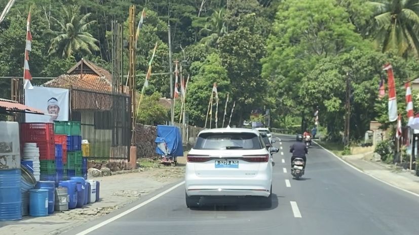 First Drive BYD M6, Disiksa Lewat Jalur Pegunungan ke&nbsp;Bandung