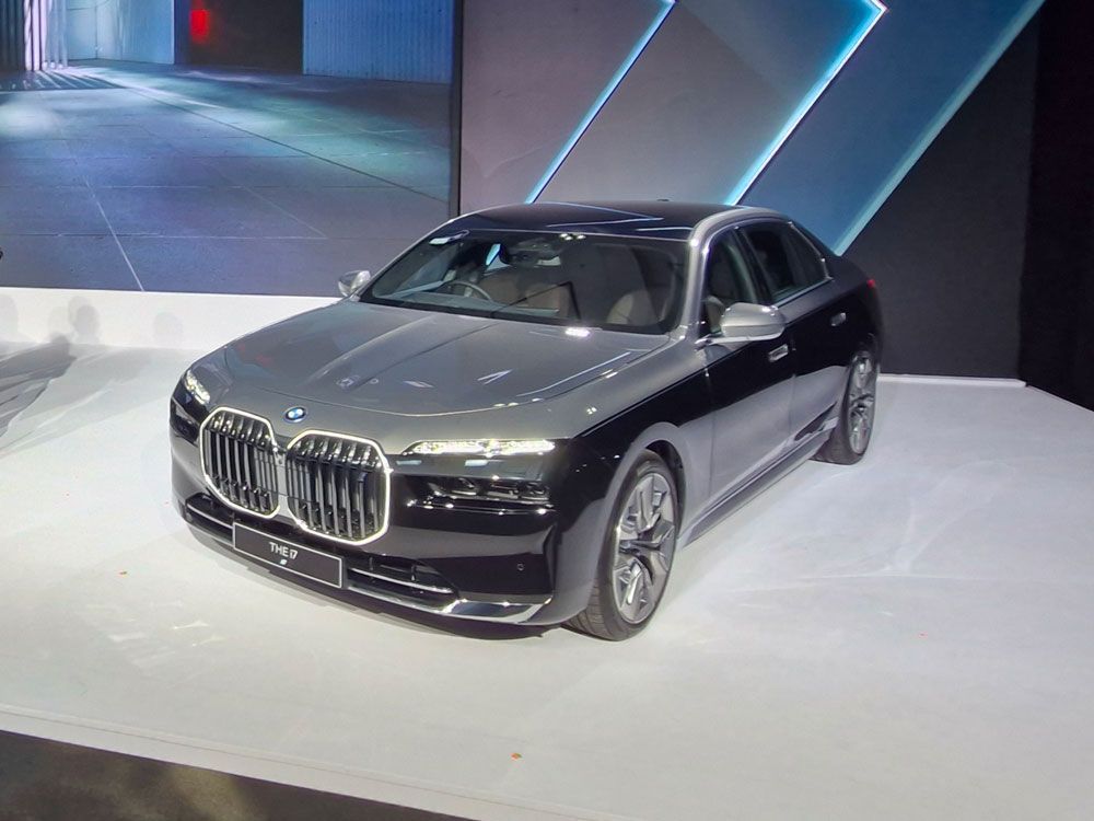 BMW Seri 7 Bisa Dibuat Warna Two Tone biar Tambah Keren, Biaya Mulai Rp50 Juta